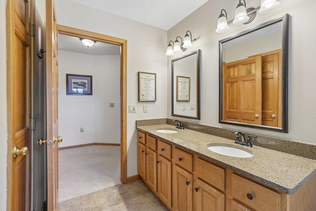 210 Fairbrook Drive, Waunakee, WI 53597