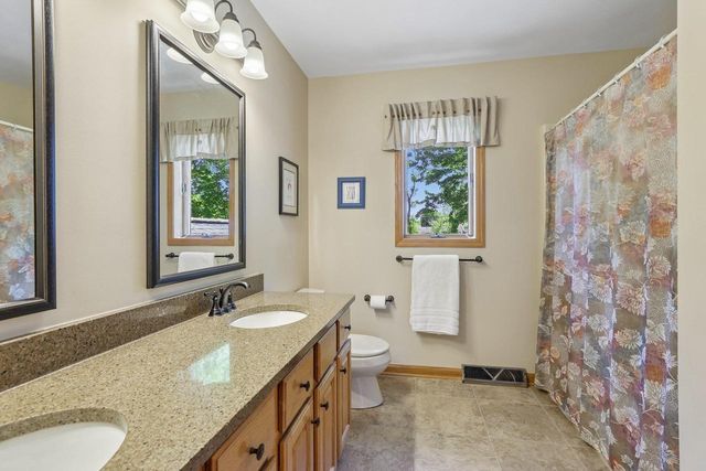 210 Fairbrook Drive, Waunakee, WI 53597