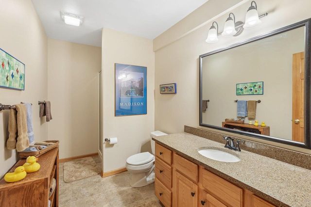 210 Fairbrook Drive, Waunakee, WI 53597