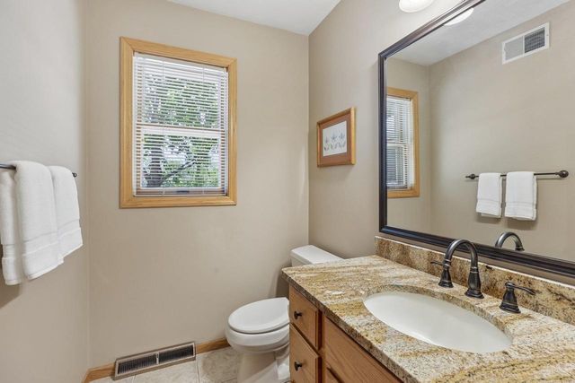 210 Fairbrook Drive, Waunakee, WI 53597