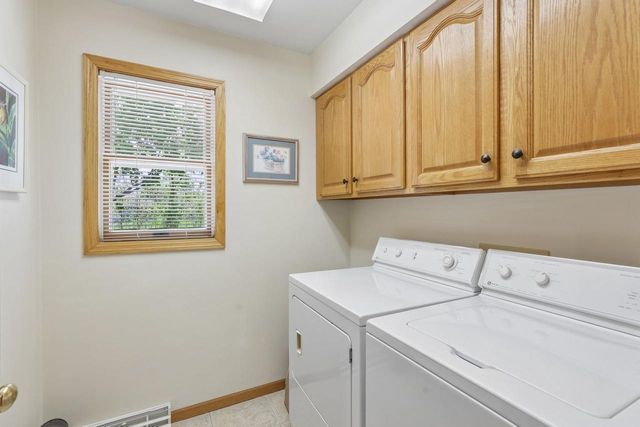 210 Fairbrook Drive, Waunakee, WI 53597