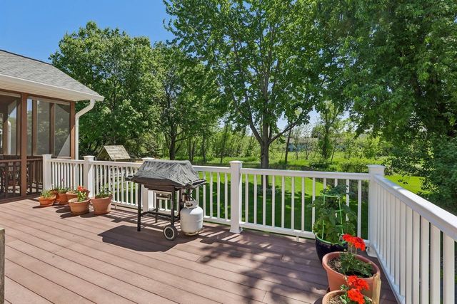210 Fairbrook Drive, Waunakee, WI 53597