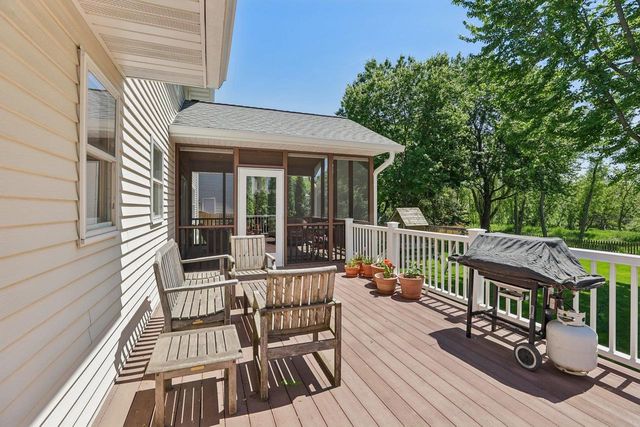 210 Fairbrook Drive, Waunakee, WI 53597