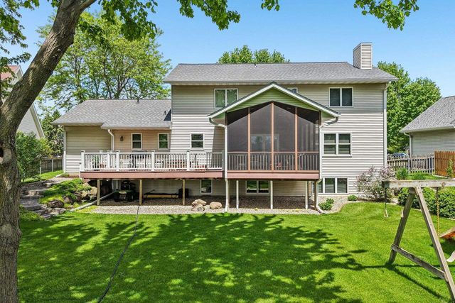 210 Fairbrook Drive, Waunakee, WI 53597