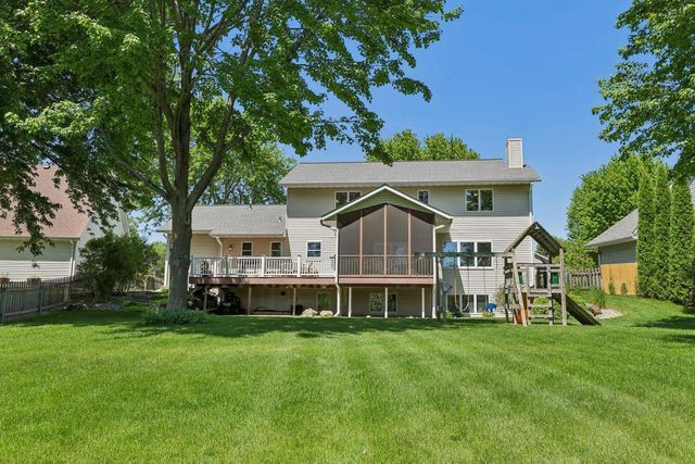 210 Fairbrook Drive, Waunakee, WI 53597