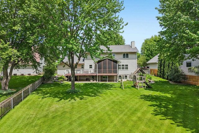 210 Fairbrook Drive, Waunakee, WI 53597
