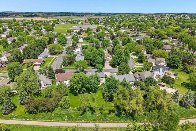 210 Fairbrook Drive, Waunakee, WI 53597