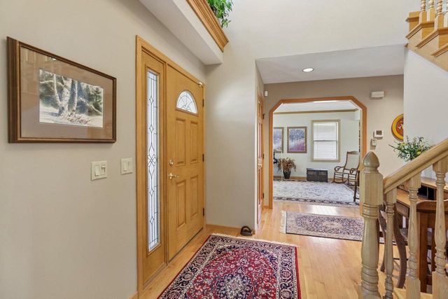 210 Fairbrook Drive, Waunakee, WI 53597