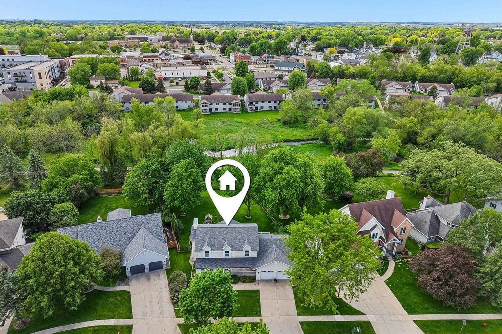 210 Fairbrook Drive, Waunakee, WI 53597