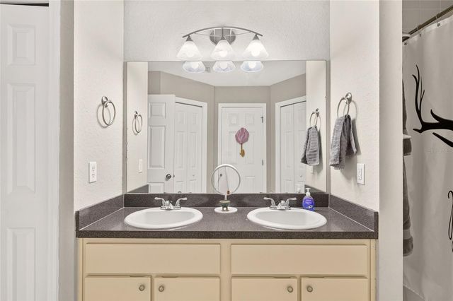 6 OAK CIRCLE COURSE, Ocala, FL 34472