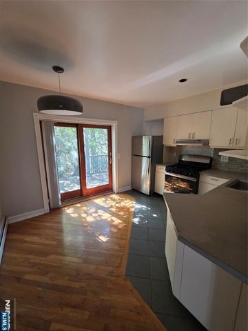 30 Hudson Terrace C, Edgewater, NJ 07020