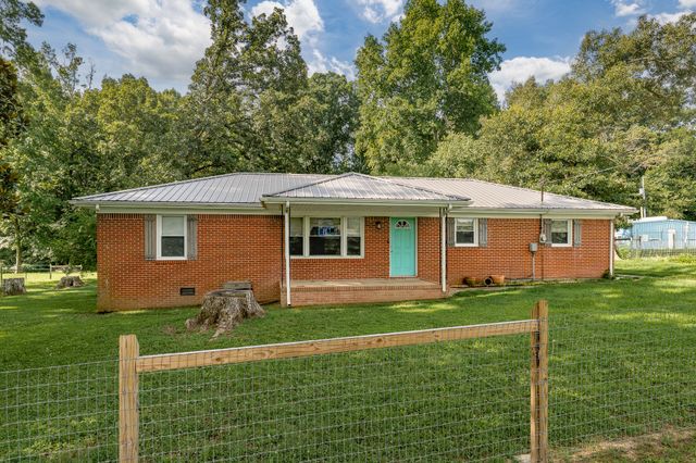 83 W Point Dr, Fayetteville, TN 37334