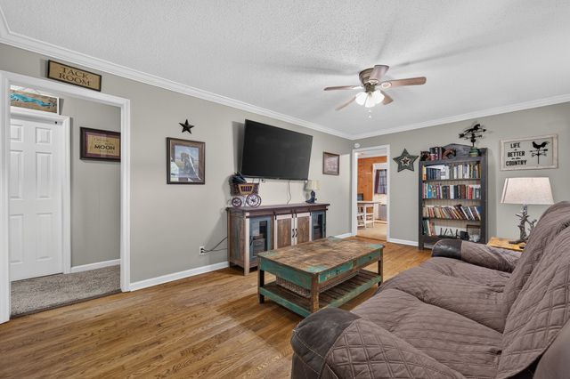 83 W Point Dr, Fayetteville, TN 37334