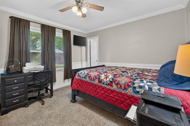 83 W Point Dr, Fayetteville, TN 37334