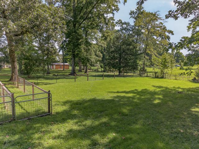 83 W Point Dr, Fayetteville, TN 37334
