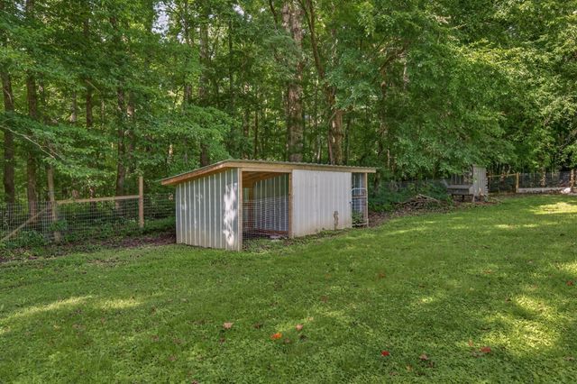 83 W Point Dr, Fayetteville, TN 37334
