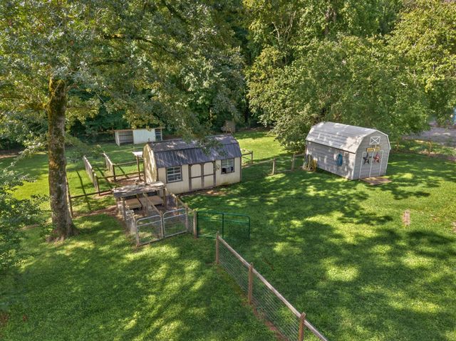 83 W Point Dr, Fayetteville, TN 37334