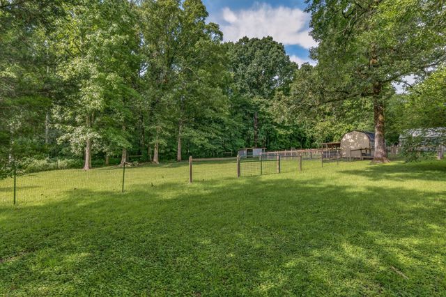 83 W Point Dr, Fayetteville, TN 37334
