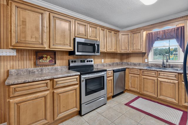 83 W Point Dr, Fayetteville, TN 37334