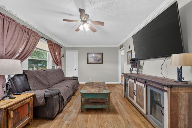 83 W Point Dr, Fayetteville, TN 37334