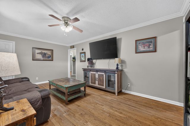 83 W Point Dr, Fayetteville, TN 37334