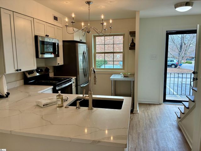 2530 E North Street Unit 9J, Greenville, SC 29615