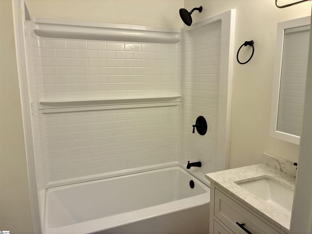 2530 E North Street Unit 9J, Greenville, SC 29615