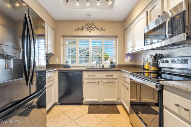 911 E ANNETTE Drive, Phoenix, AZ 85022