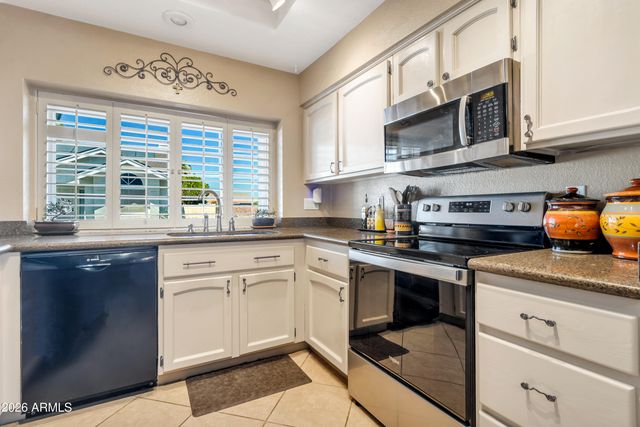 911 E ANNETTE Drive, Phoenix, AZ 85022