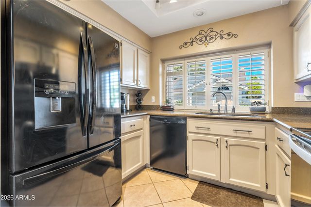 911 E ANNETTE Drive, Phoenix, AZ 85022