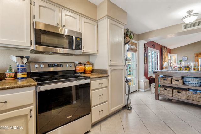 911 E ANNETTE Drive, Phoenix, AZ 85022