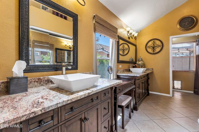 911 E ANNETTE Drive, Phoenix, AZ 85022