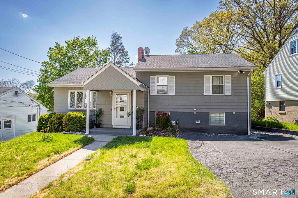 42 Coppola Terrace, Derby, CT 06418