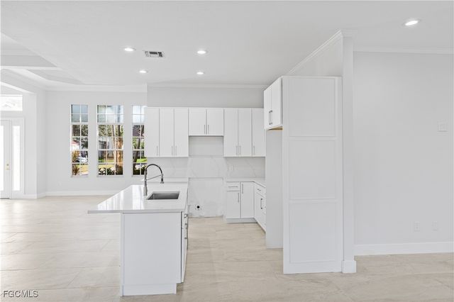 11105 Sea Tropic LN, Fort Myers, FL 33908