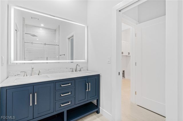 11105 Sea Tropic LN, Fort Myers, FL 33908