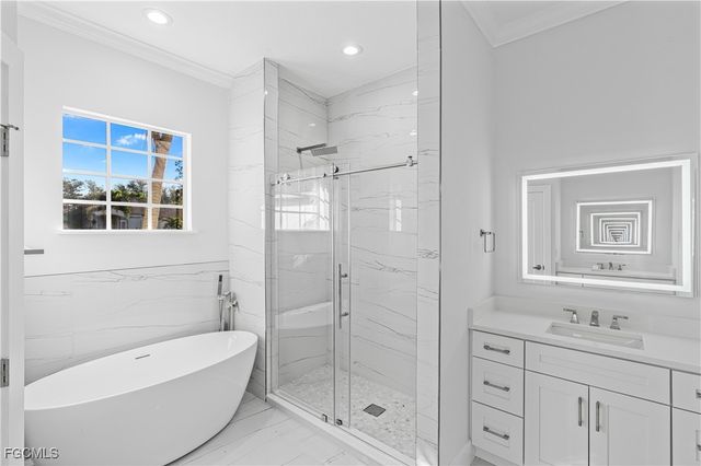 11105 Sea Tropic LN, Fort Myers, FL 33908