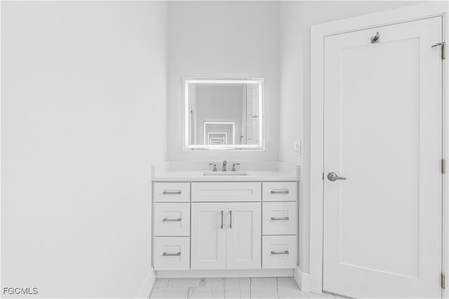 11105 Sea Tropic LN, Fort Myers, FL 33908