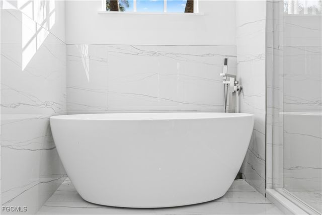 11105 Sea Tropic LN, Fort Myers, FL 33908