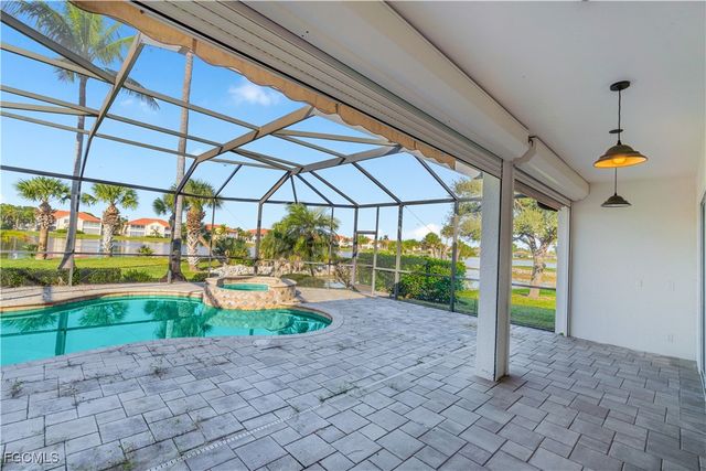 11105 Sea Tropic LN, Fort Myers, FL 33908