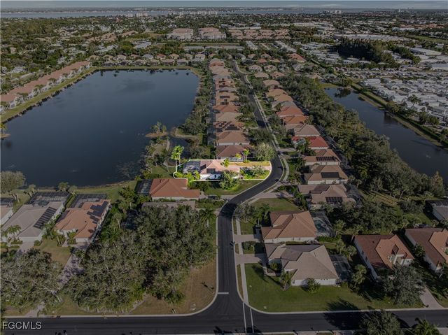 11105 Sea Tropic LN, Fort Myers, FL 33908