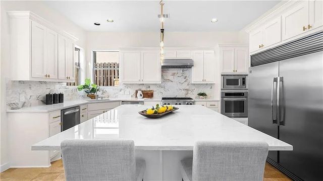 15101 Barrie DR, Lakeway, TX 78734