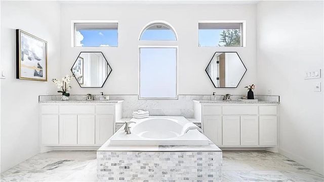 15101 Barrie DR, Lakeway, TX 78734