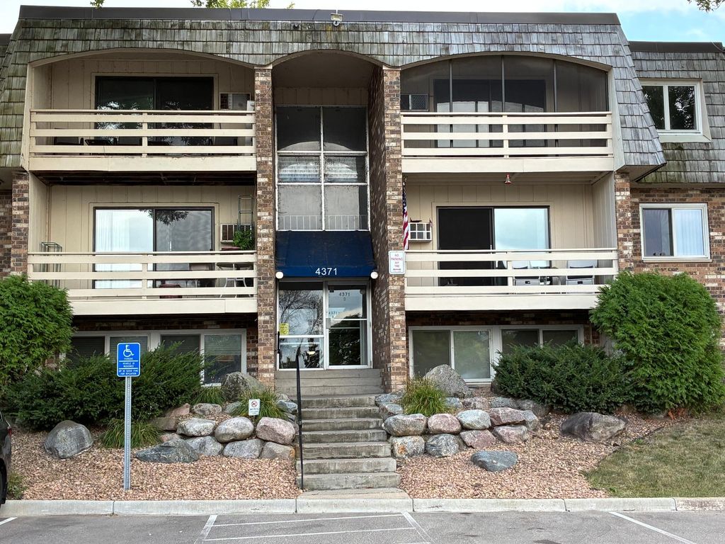 4371 Wilshire Boulevard 305, Mound, MN 55364 — exterior