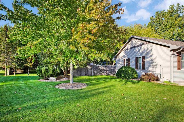 1729 JUSTIN DRIVE, Omro, WI 54963