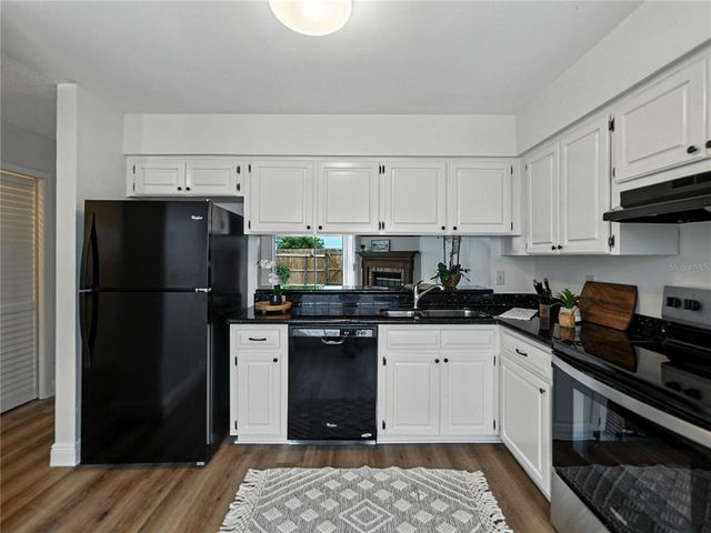 1816 MILL RUN CIRCLE, Tampa, FL 33613