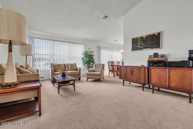 6 Snowdon Court, Toms River, NJ 08757