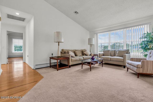 6 Snowdon Court, Toms River, NJ 08757