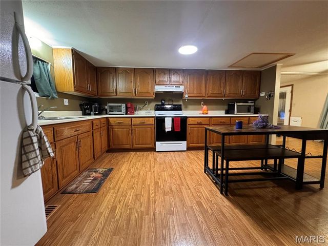 14280 W Sunrise Lake Drive, De Soto, MO 63020