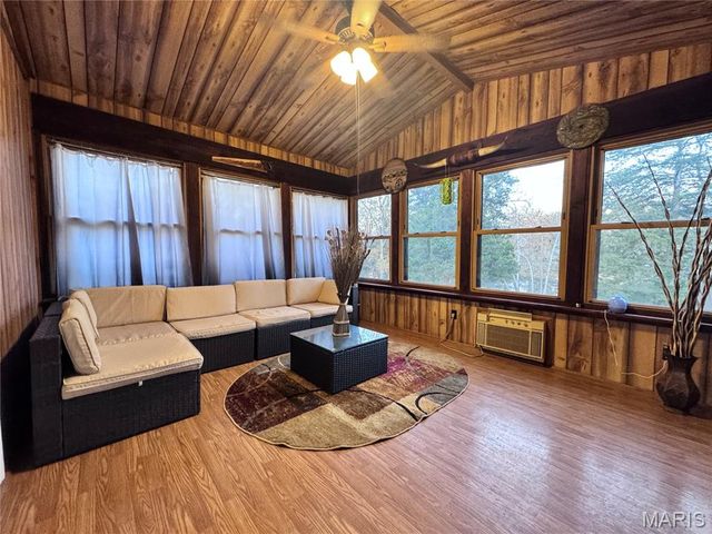 14280 W Sunrise Lake Drive, De Soto, MO 63020