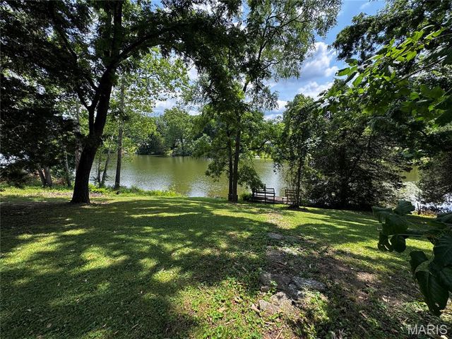 14280 W Sunrise Lake Drive, De Soto, MO 63020